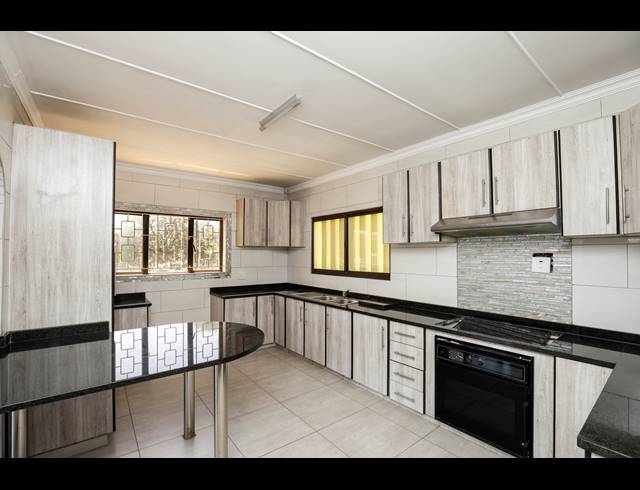 7 BEDROOM HOUSE FOR SALE IN AVOCA